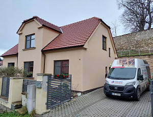 Zateplení stropu zděného rodinného domu pomocí foukané izolace